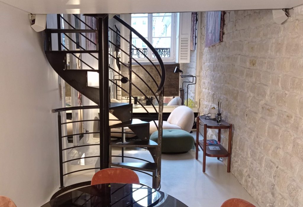 escalier tournant en métal sur mesure