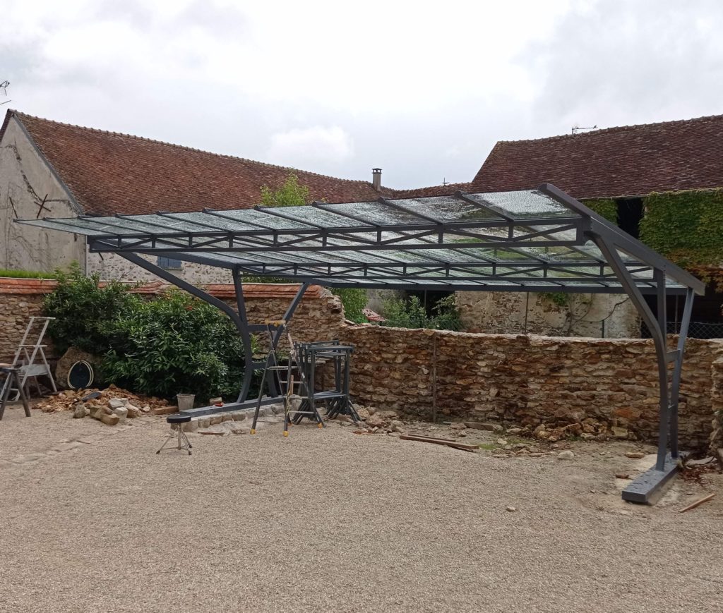 carport sur mesure réalisé par un artisan métallier ferronnier en seine et marne